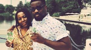 Sarkodie hanging out with Tracy's mother