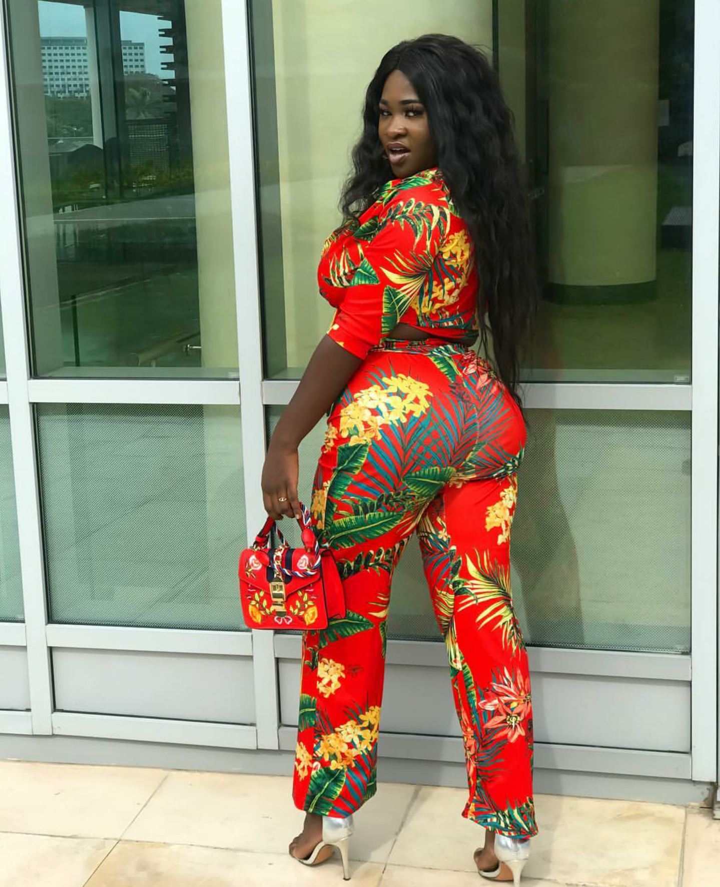 Sista Afia slaying a look and serving us curves