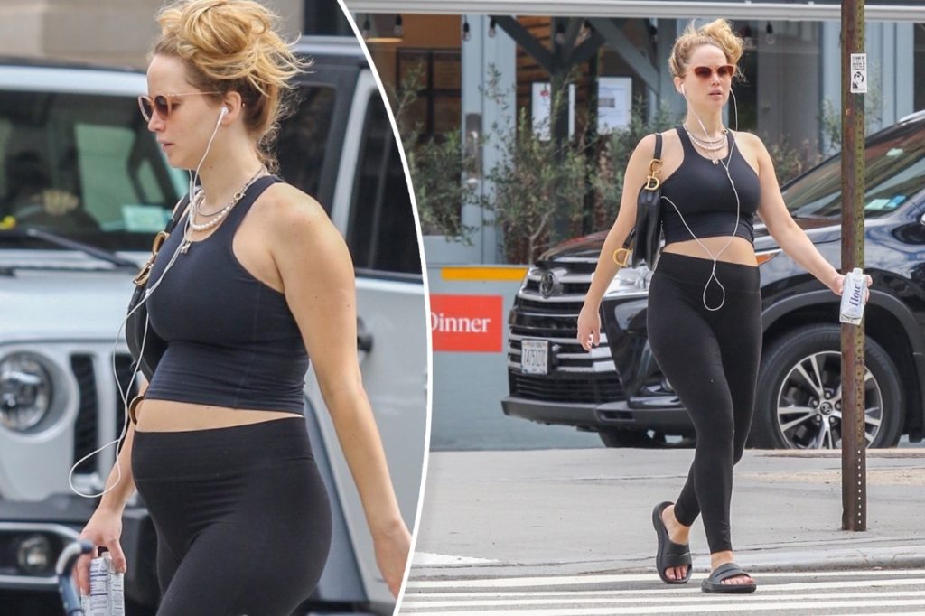 Jennifer Lawrence pregnancy pictures