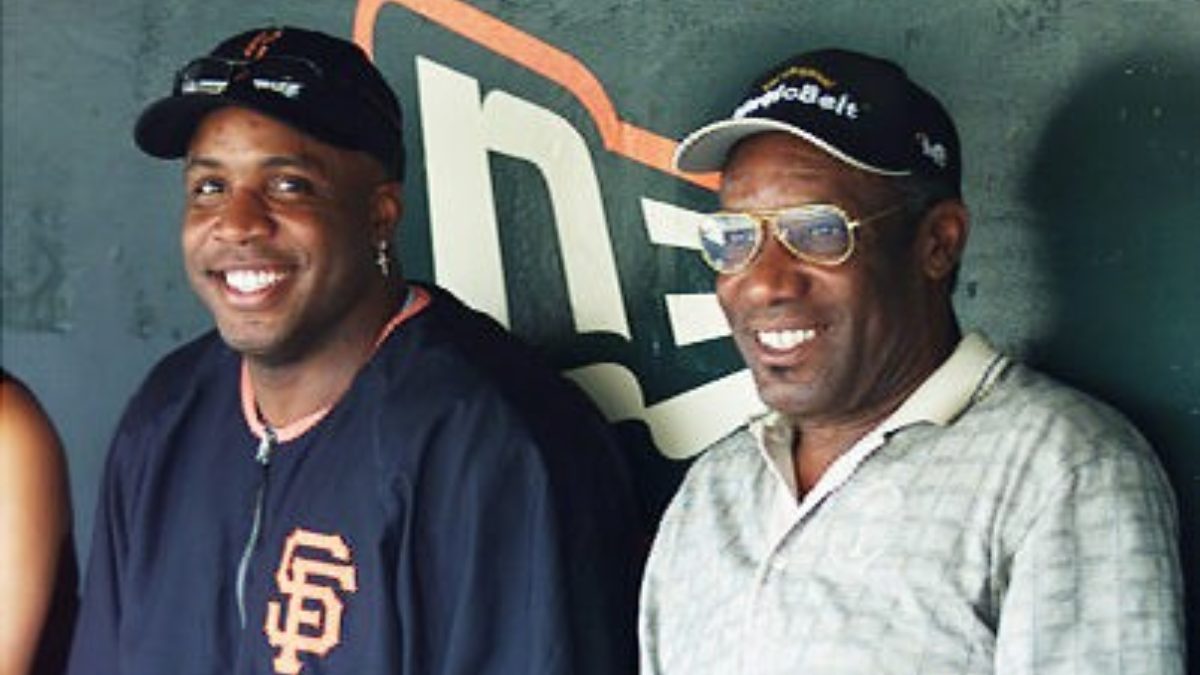 I Sleep Next to Him”- Barry Bonds Once Paid a Bizarre Tribute to an MLB  Legend Who Also Serves as a Godfather - EssentiallySports