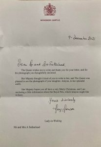 Read Queen's letter to toddler who dressed as her for Halloween 