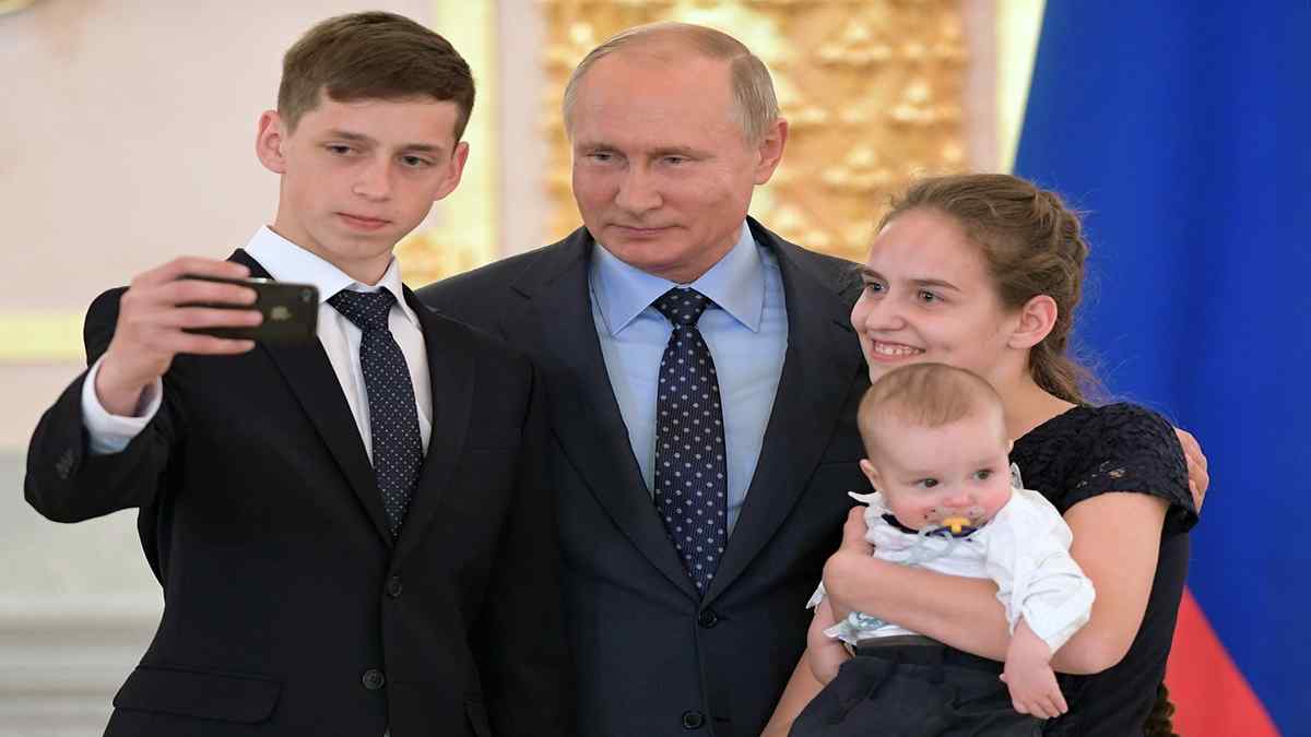 Viktor Putin Biography (Vladimir Putin Brother), Age, Wife, Children ...