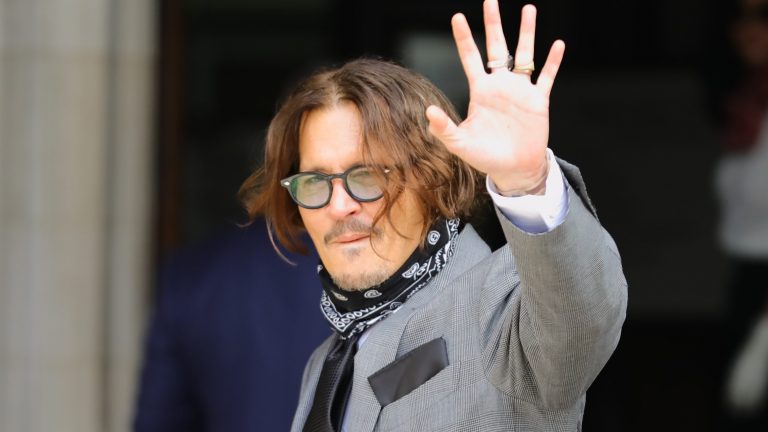 What happened to Johnny Depp's finger? How did Johnny Depp lose his finger?