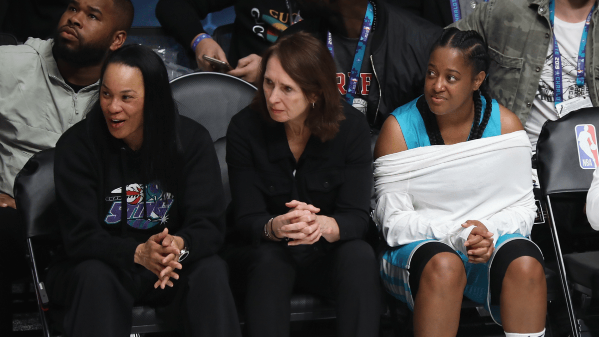 Is Dawn Staley Married to Lisa Boyer? Know her Wiki, Husband - News