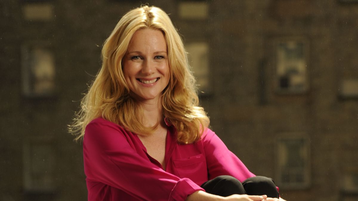 Did Laura Linney have a child at age 50? How old was Laura Linney when her  child was born?
