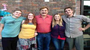 Mike Lindell with his children