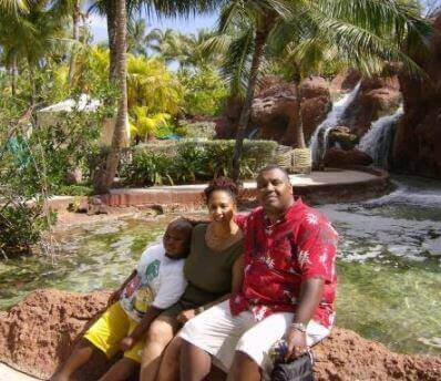 Rodney Tyson with his wife Tammy and son 1616227609384