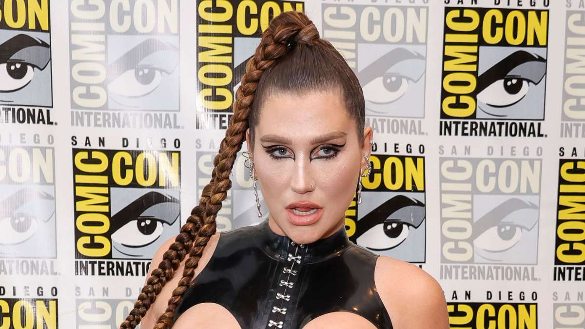 Kesha Debuts Seductive Black Latex Look at Comic Con 2022