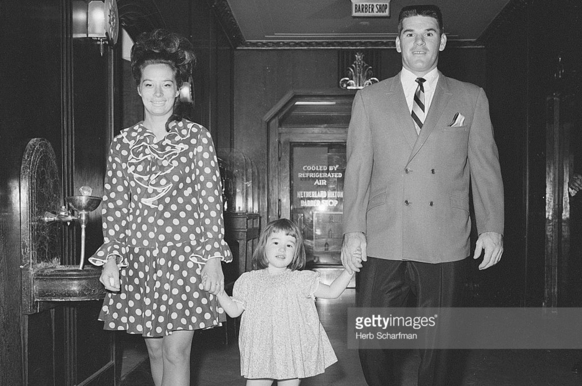 A 1979 photo of Pete Rose, his first wife Karolyn Englehardt and his 2  children Pete Jr. and Fawn. Taken in his home in Cincinnati, Ohio Stock  Photo - Alamy