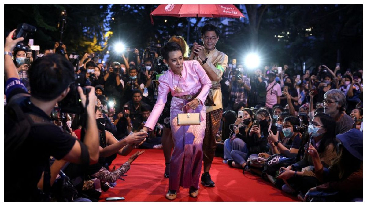 Demonstrator imprisoned for dressing as Thai queen