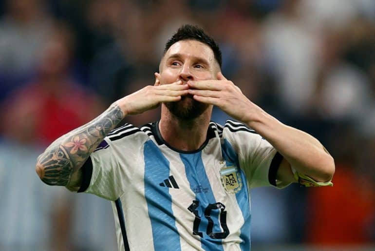 Lionel Messi 1200x797 1