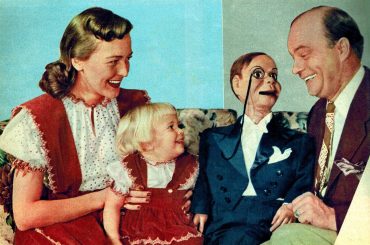 Edgar Bergen and Charlie McCarthy with young Candice Bergen 1