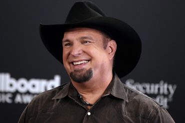 is-garth-brooks-in-the-country-music-hall-of-fame-when-was-garth-brooks-inducted-to-the-country-music-hall-of-fame