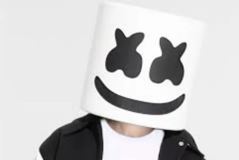 why-does-marshmello-wear-a-hat-or-mask