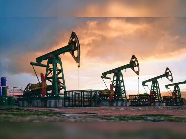 oil falls 3 extends losses after us inflation data