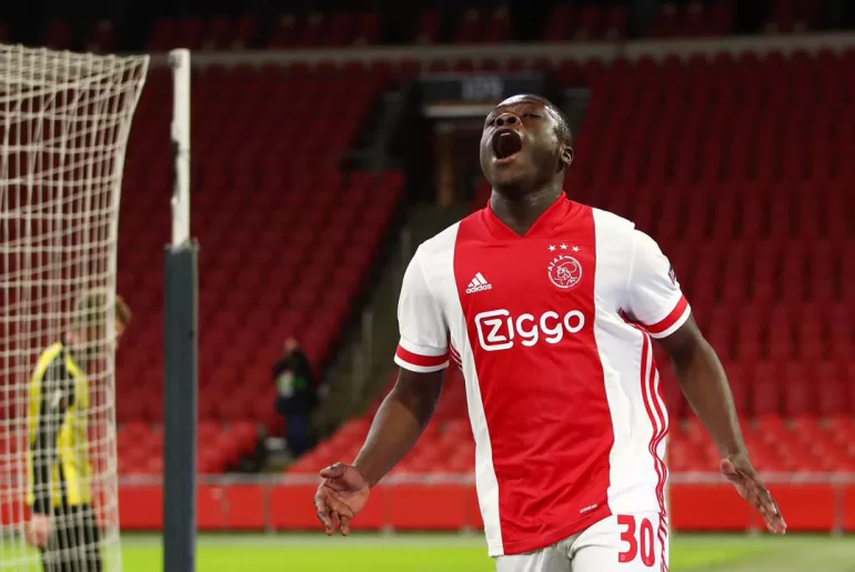 Brian Brobbey scores for Ajax in win over FC Twente